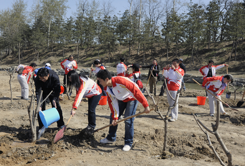 首個华信紀念林落戶圓明園遺址公園