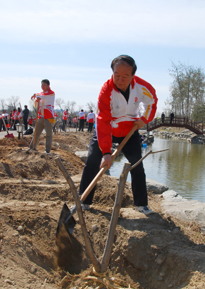 首個华信紀念林落戶圓明園遺址公園