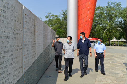 市政府副秘書長尹培彥調研北京华信博物館工作200